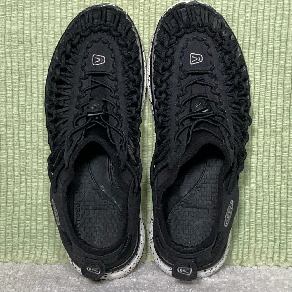 KEEN Youth Uneek Paracord String Black/White Athletic Running Shoes SZ US 4Y W6